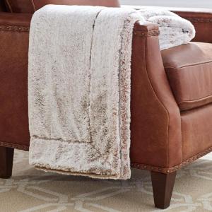 Amazon Brand – Stone & Beam Faux Fur Throw Blanket, Soft and Luxurious, 80″ x 60″, Chocolate Brown